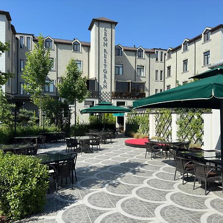 Leon Hotel Spa Gandja Eksteriør billede