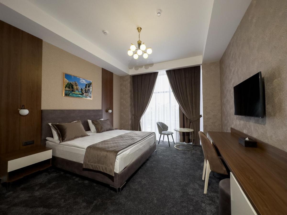 Leon Hotel Spa Gandja Eksteriør billede