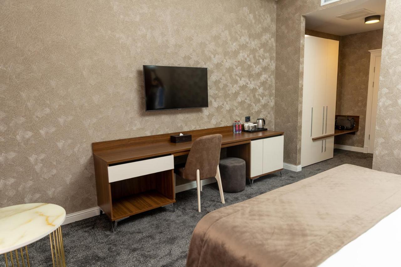 Leon Hotel Spa Gandja Eksteriør billede